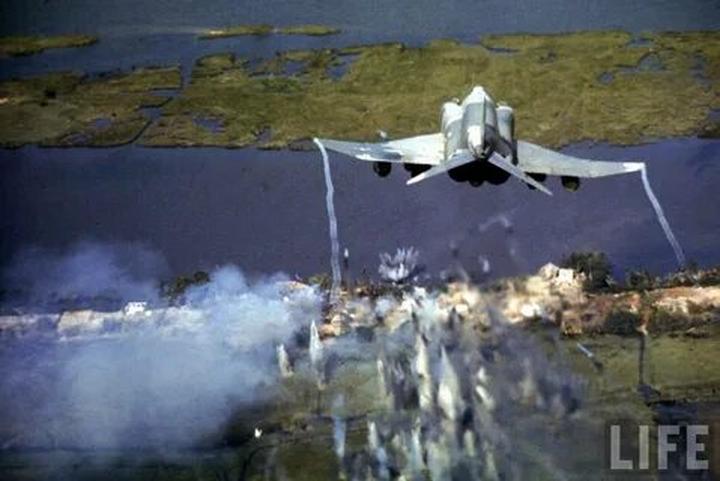 Từ Phụ nữ tuổi này dễ có 